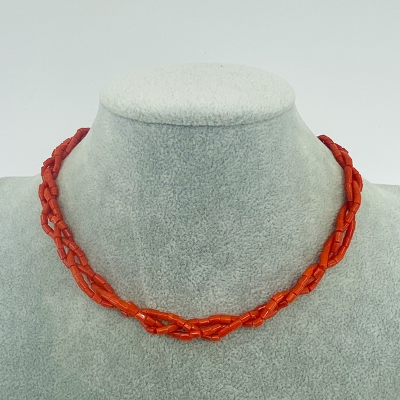 Vintage 14 kt gold natural red coral beaded 16.5" necklace.